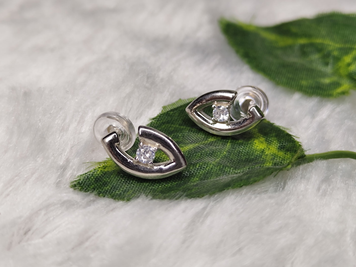 Silver Stud - 008