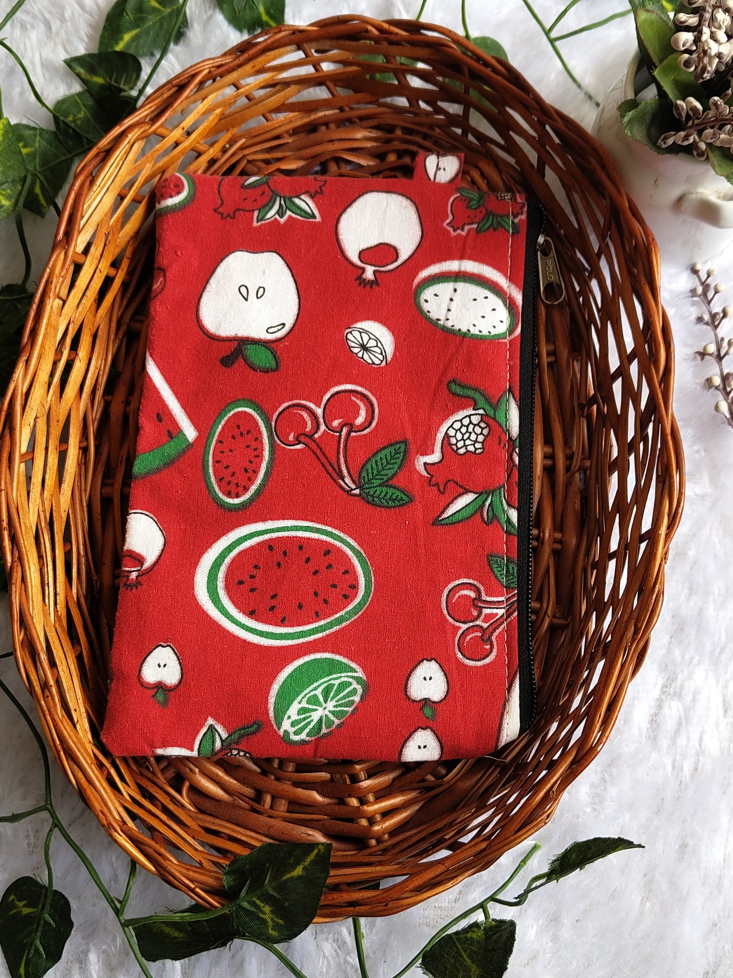 Single zip pouch