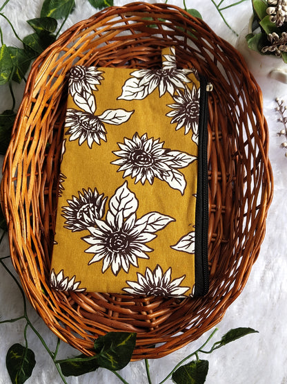 Single zip pouch