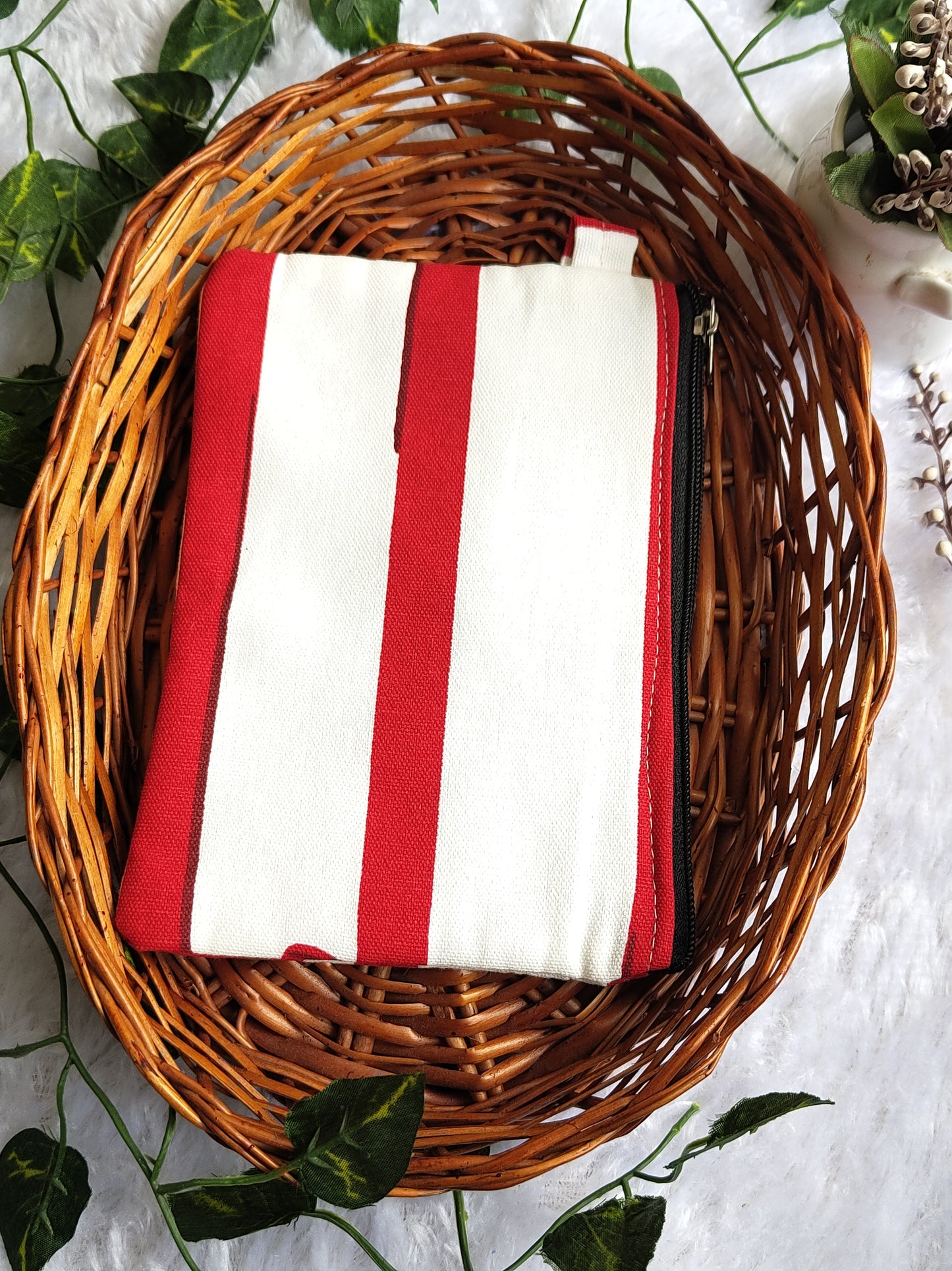 Single zip pouch