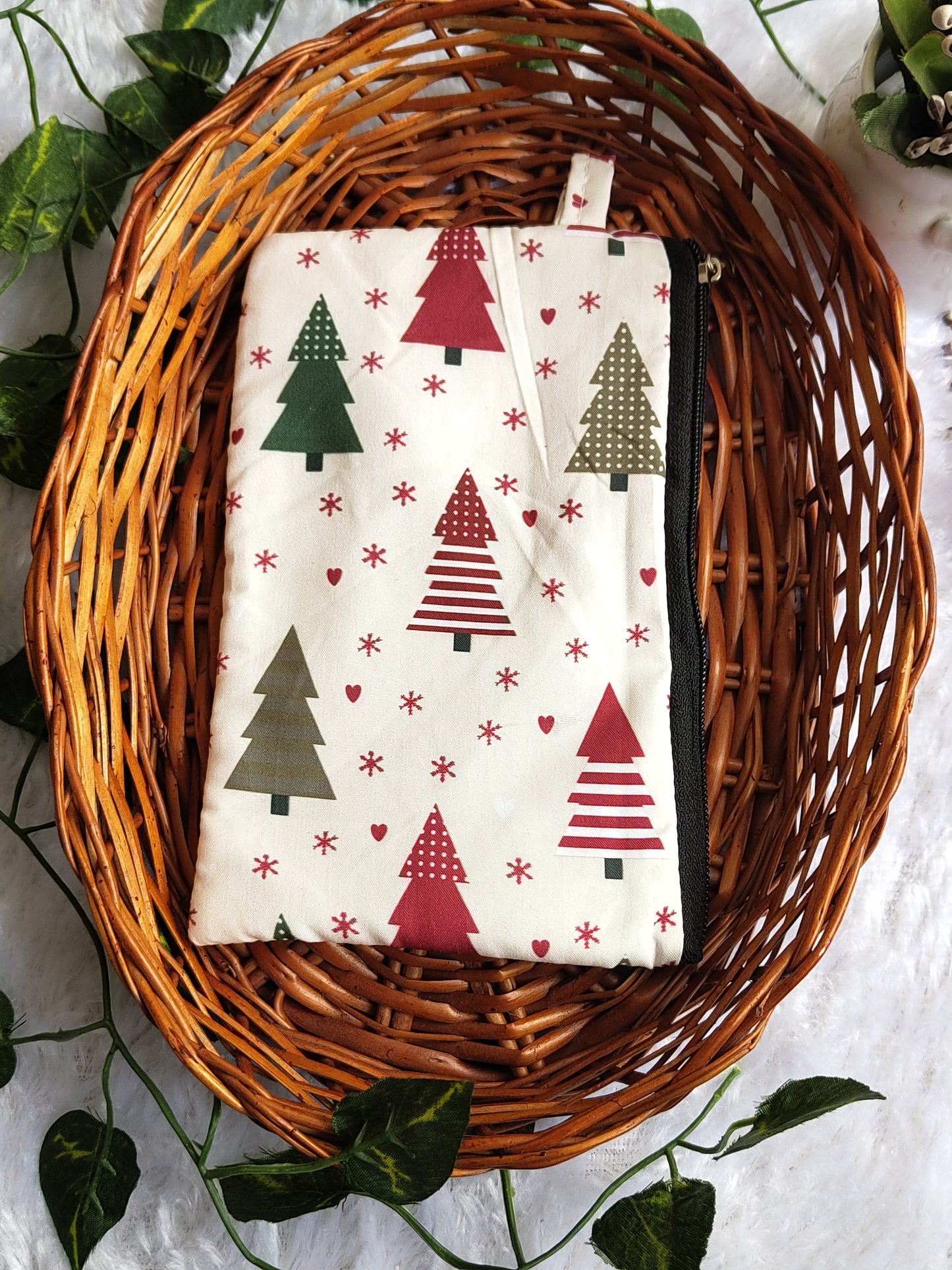 Single zip pouch
