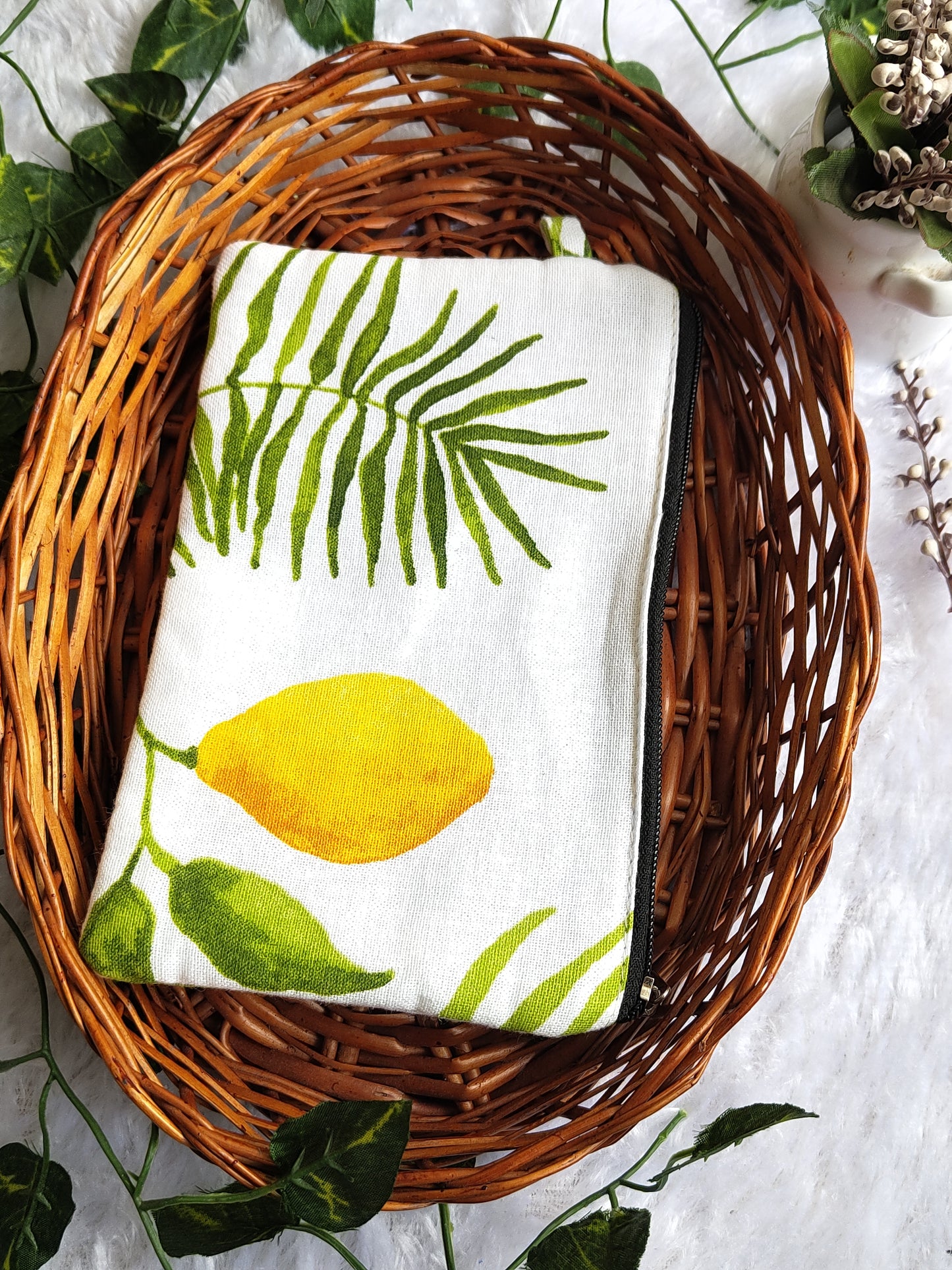 Single zip pouch